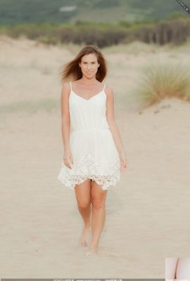 Người mẫu JENNYA trên cồn cát (102P)