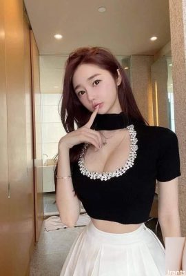 hot girl vuốt ve