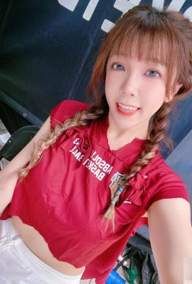 Hot girl “Chloe Lin” sở hữu thân hình bụ bẫm ẩn dưới bộ đồng phục (10P)