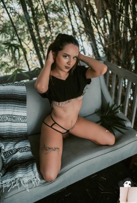 [Suicide Girls] 02/12/2023 – Isabella – Crop Top [43P]