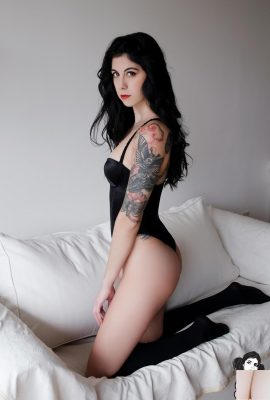 [Suicide Girls] Acuarian – Tôi đặt bùa vào bạn