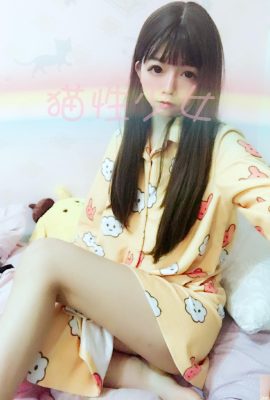 (Cô gái dễ thương trên weibo)Cô gái mèo@bộ đồ ngủ hoạt hình màu vàng (44P)