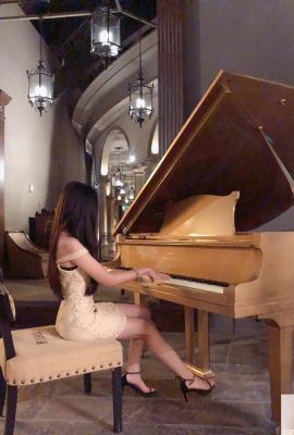 Cô gái thanh lịch chơi piano trong Golden Sanmai, chiếc váy nhỏ không thể che giấu được đường cong đẹp đẽ của cô ấy ~ Yan Yan'er (10P)