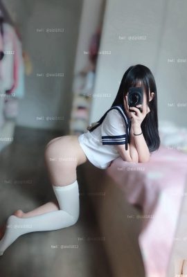 (Người đẹp Twitter) @zizi1812 (18P)