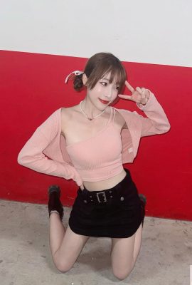 Hot girl cổ vũ “Zhang Xinxuan” có vẻ ngoài ngọt ngào, bắt mắt và đầy cám dỗ (10P)