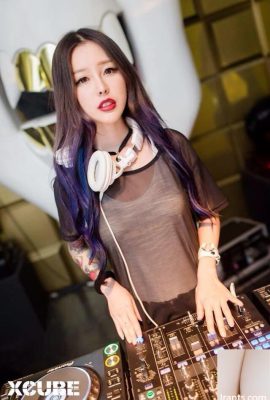 DJ Quenna không bao giờ quên khoe cặp mông đào hoạt hình khi vào vai DJ (24P)