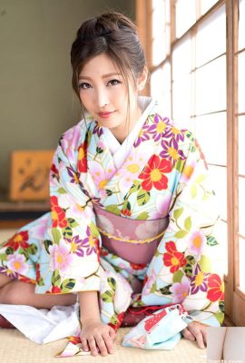 Cô gái mặc kimono siêu quyến rũ