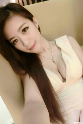 Bộ ngực 32D Madou ~ Xiaoqing Laura Ku ~ Túi đeo chéo rỗng, chỉ mặc đồ lót gợi cảm bên trong để lộ quả bóng đầy đặn (73P)