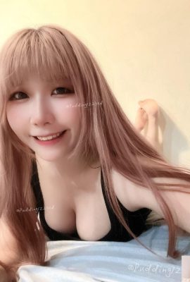 Bộ ngực chuẩn bị trình chiếu của hot girl live “Ya Pudingding” khiến khán giả phấn khích (10P)