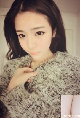 Hot girl Thâm Quyến với đôi mắt điện ~Verona Xie Zhewei ~ selfie với bộ ngực nhỏ và khe hở hơi lộ ra ngoài rất bắt mắt (35P)