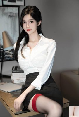 Hot girl chân dài mặc tất đen