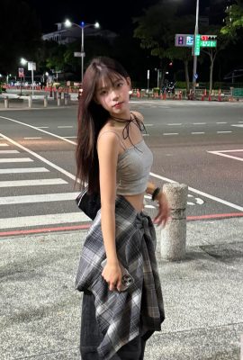 Hot girl “vicky__04.21” có biểu cảm ngây thơ, dễ thương khiến người ta mê mẩn!