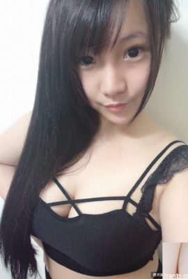 Hot girl G ngực nóng ~Xu Ganzai~video selfie nội y siêu nhỏ ngực khủng lắc mạnh đến mức camera rung chuyển (21P)