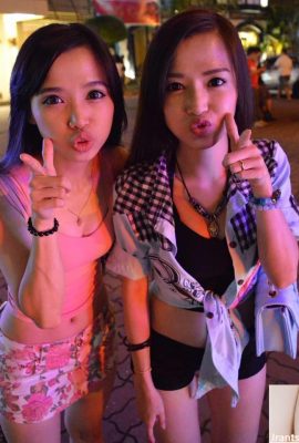 Chị em sinh đôi nổi tiếng của Malaysia Pinty & Juanliy thật tuyệt vời như Showgirl (8P)