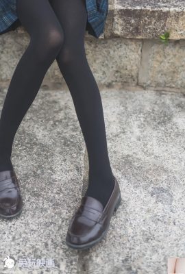 (Thỏ chơi với phim) – Giày lụa đen (40p)