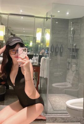“Tingyin” cô gái tóc dài và đẹp trai với trang phục cắt thấp làm cho cư dân mạng trông nóng bỏng (25p)