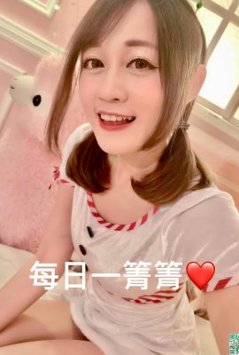 Showgirl dễ thương của Đài Loan Wu Qing Khánh, với một con số đồng phục và một giọt thịt (7p)