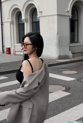 Cô gái ngực lớn với sự phân tách sâu V “Xinpei Mandy” khá bắt mắt (20p)