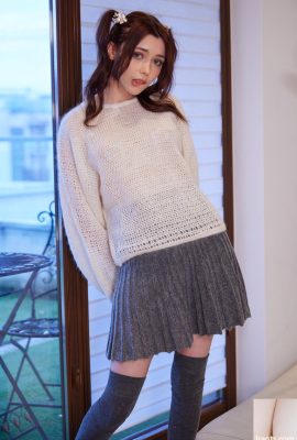 Pretty Babe Mila Azul chơi với âm hộ cạo trọc của cô ấy trong thời gian thoát y gợi cảm (21p)
