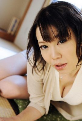“Một tác phẩm tôi thấy ở đâu đó, đó là lần đầu tiên tôi đứng sau hậu trường” Tsuki Miyayoi (30p)