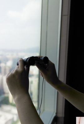 Vyeurism Kính viễn vọng (99p)