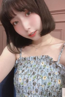 Cô gái trẻ thanh lịch “Longliwei” Trang phục bikini thật tuyệt vời và bất ngờ có việc gì đó để làm (10p)