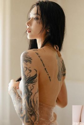 Ai có thể đứng trong một vẻ đẹp hình xăm “Vụ nổ nhỏ tinh khiết” (12p)