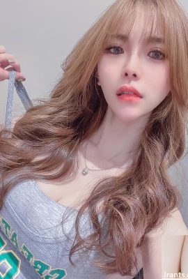 Devil Little Devil “Katie Xuan” có hình dạng vú đầy đặn rất bắt mắt (10p)