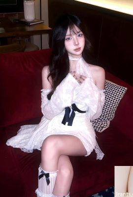 Cô gái xinh đẹp “Ziying” có một cơ thể hấp dẫn ẩn dưới khuôn mặt thuần khiết của cô ấy (11p)