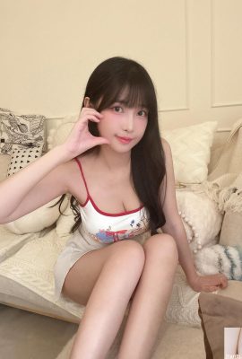 Không thể bỏ qua sự quyến rũ không thể chối cãi của “Yili” với những đường cong đầy đặn (10P)