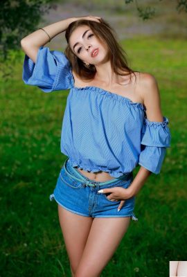 Agatha Ann – Móng Tay Bạc (110P)