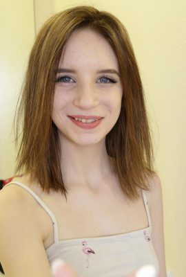 Teen Lily Moon bị anh kế của cô ấy xoa bóp và cắt xương trong POV (20P)