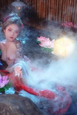 Tắm vẻ đẹp cổ điển ngực lớn