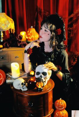 Phù Thủy Hoa Hồng Chí Bài(32P)